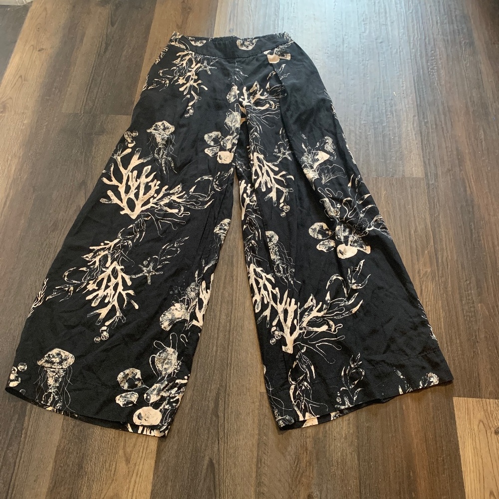 A‎ new day wide leg coral reef pants. Worn once.